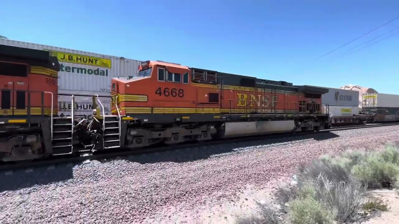 Racks Meet Stacks Trains! Manifest vs Q Stack! Open Amazon Container! At the Mormon Rocks! 4KHDR!