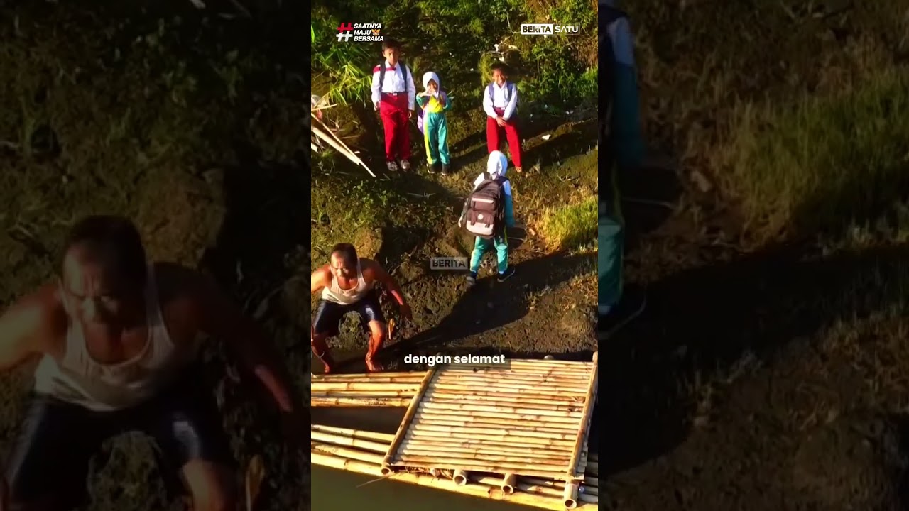 Siswa di Jember Seberangi Sungai Naik Rakit Demi Bisa ke Sekolah #beritasatu