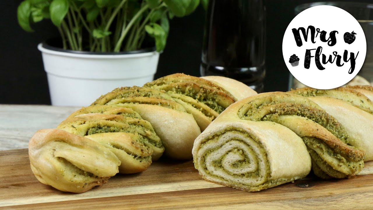 Unglaublich leckeres Pesto-Brot mit Basilikum