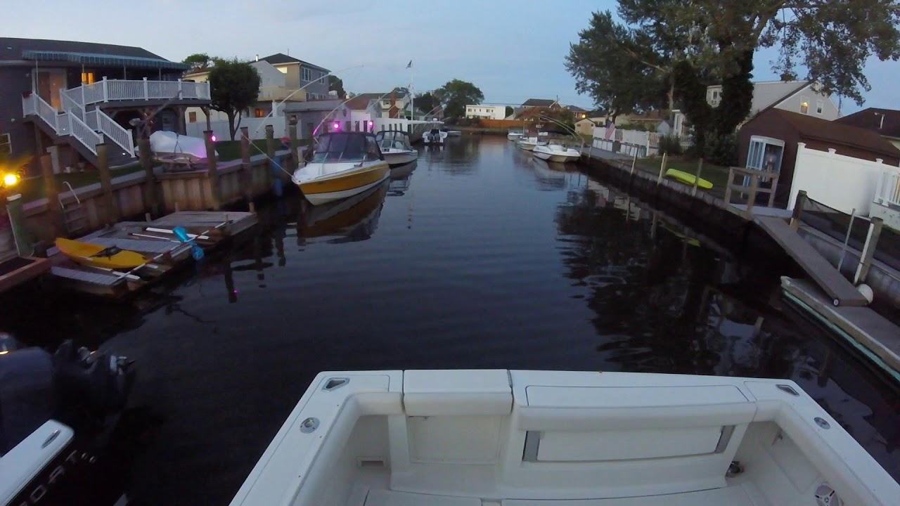 tiara 3100 narrow canal docking