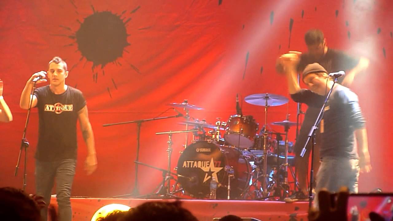 Attaque 77 con Ciro Pertusi - Combate/Armas bancas y Hey hey - Estadio Malvinas, 08/08/15