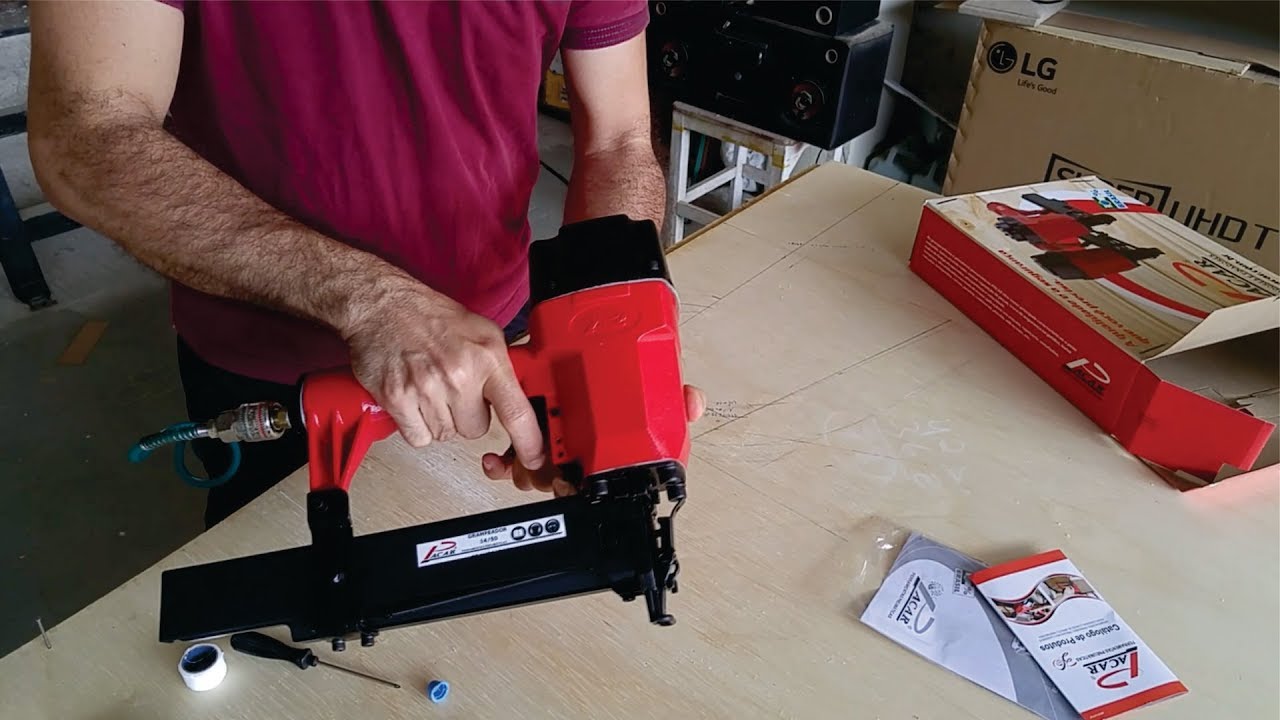 Montagem de estrutura  com grampeador pneumático Pacar.