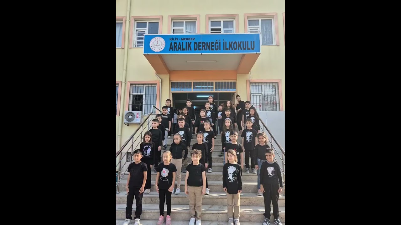 Aralık Derneği ilkokulu 10 Kasım Atatürk'ü anma programı 2 E sınıfı 