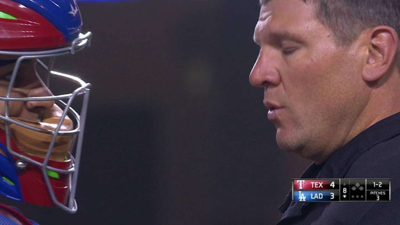 TEX@LAD: Umpire shaken up after foul tip to mask