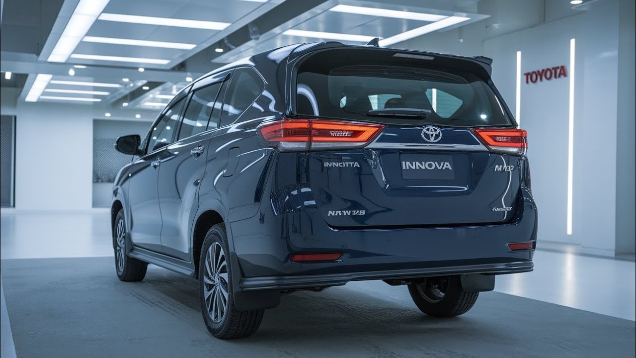 Toyota Innova Crysta 2025 года &ndash; премиальный минивэн для современных семей.