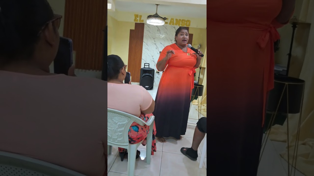 PROFETA Y PASTORA CLAUDIA COLÓN MINISTRANDO LA PALABRA DE DIOS 