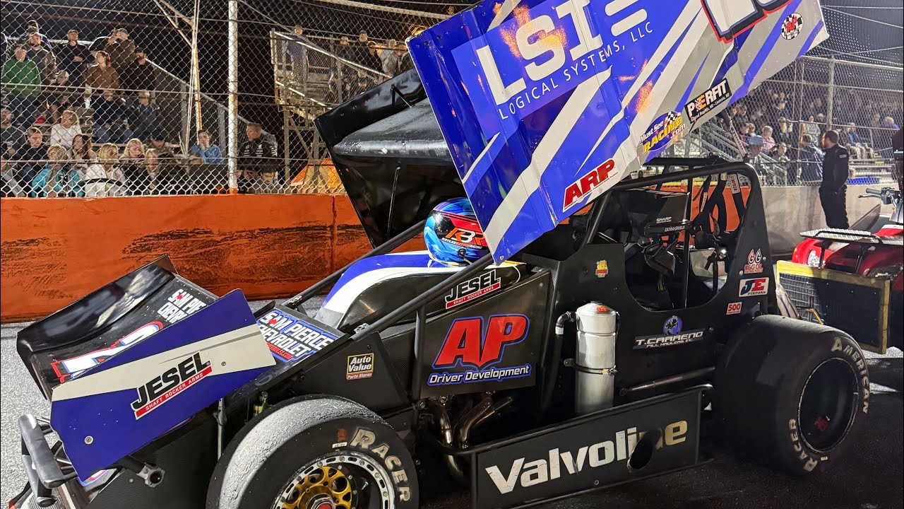 Feature Event at Citrus Speedway in the Pavement Wing Sprint Car