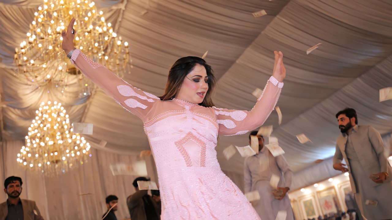 Navi Navi Yari Lagi Ay, Mehak Malik, Dance Performance Shaheen Production