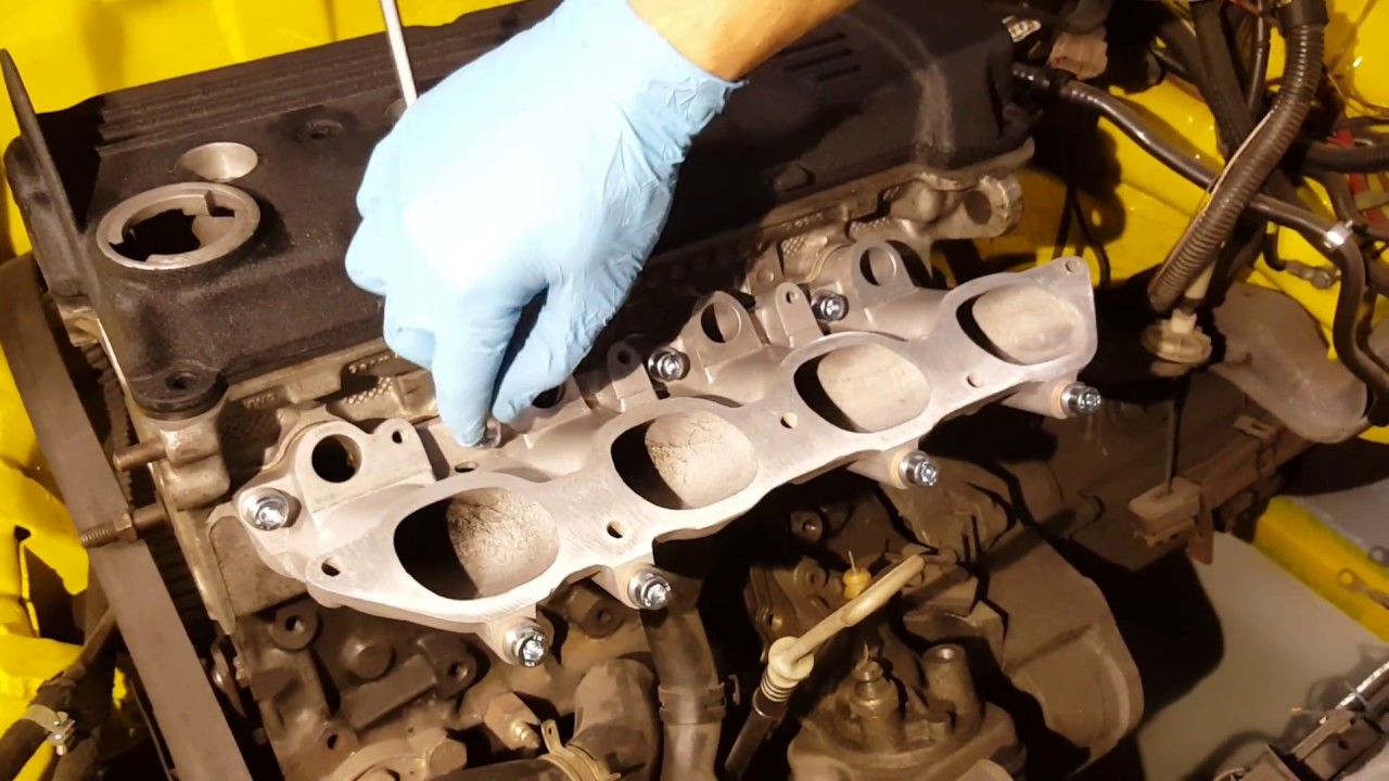 Youngtimer motorsport instruction: how to mount phenolic spacer