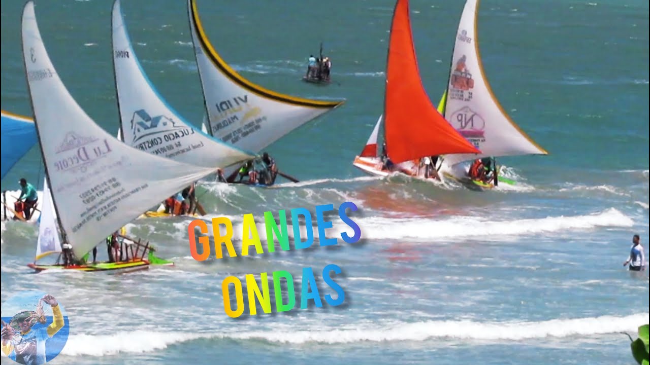 Disputa de Jangadas em Pontal de Maceió Ceará Navegando em Ondas e Ventos Fortes
