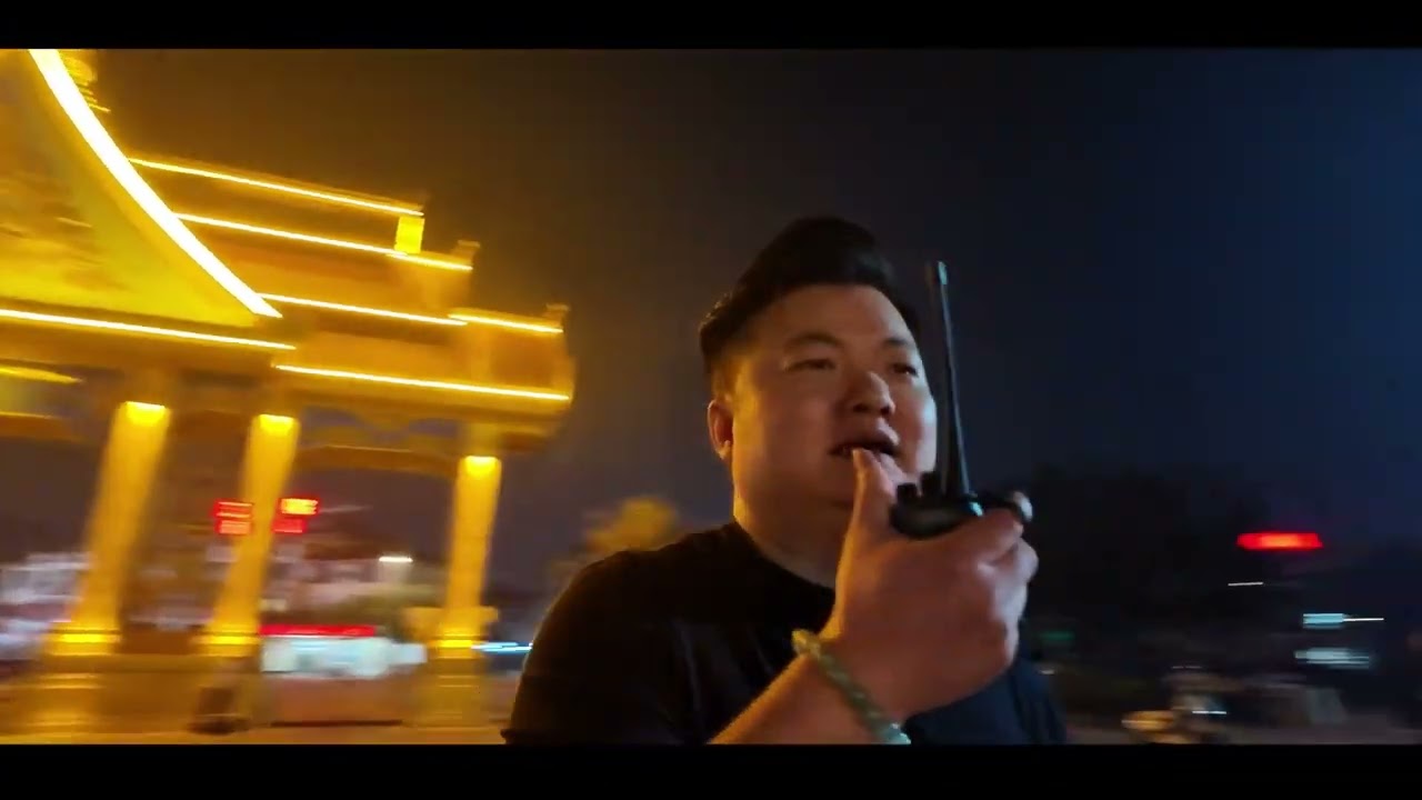 祝各位云股东新年快乐！ 今天代表勇福珠宝所有同仁祝各位新年快乐！阖家团圆！ 新的一年我们继续玩石头！只为了让你们看看真实的翡翠人每天都在忙些啥！#vlog十亿流量扶持计划 #新年快乐 #翡翠 #烟花