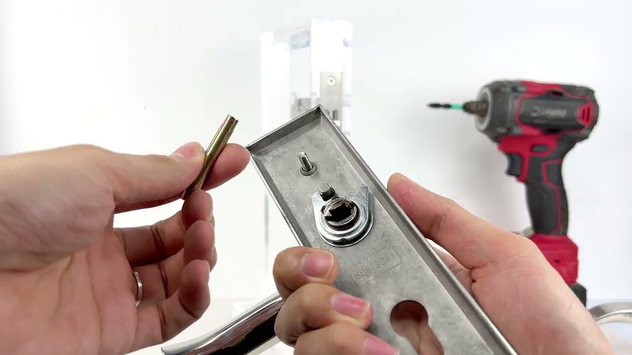 Lắp đặt khóa tay gạt Inox - Khóa mặt ốp XINJJ