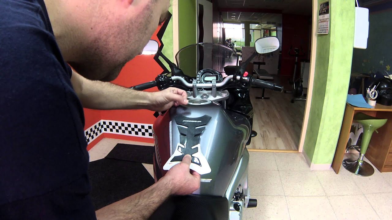 Pegatina sobre tanque