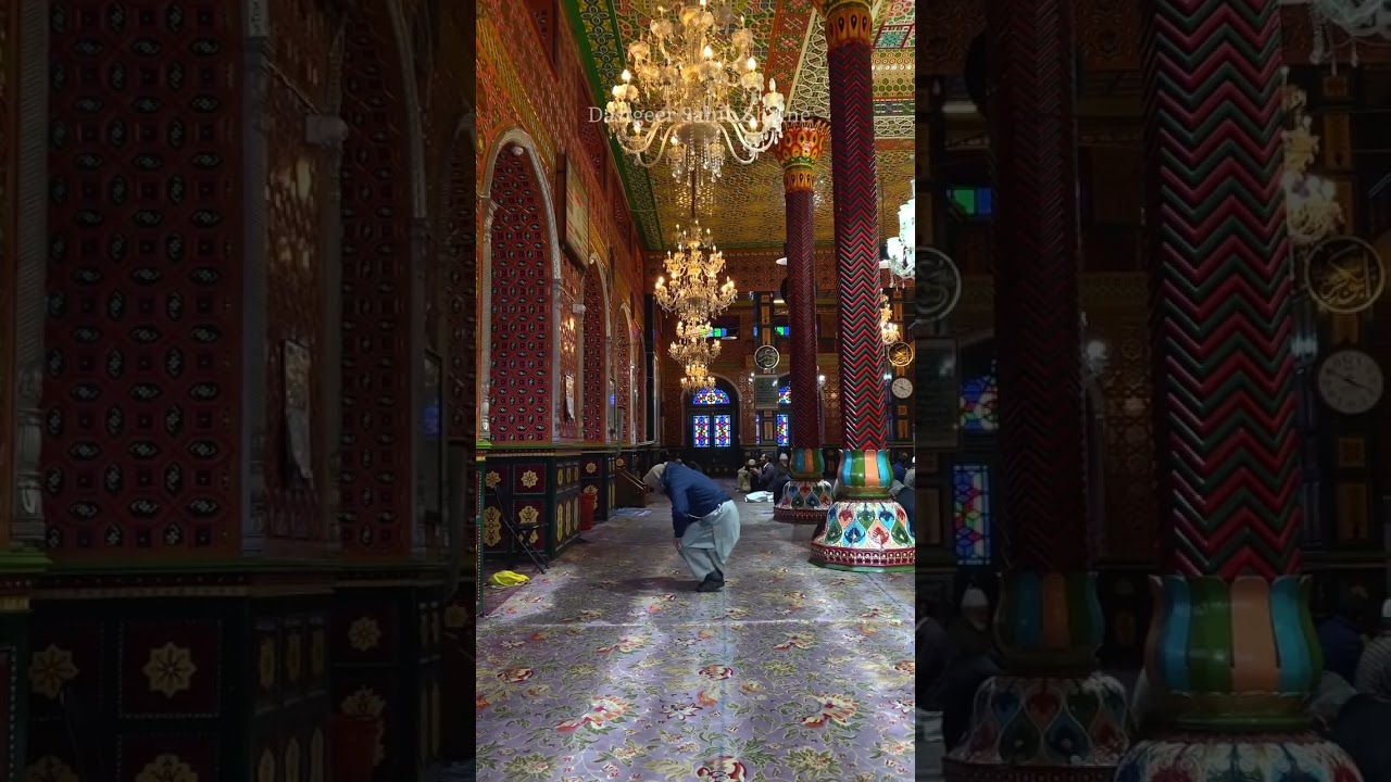 Dastgeer Sahib is a 200-year-old shrine situated in Khanyar Srinagar.