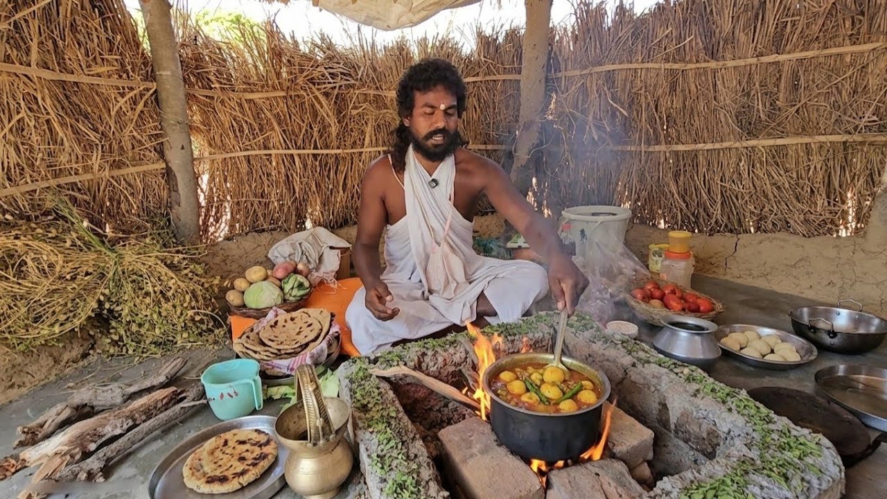 सिद्ध बाबा की पहाड़ी के नीचे नए संत जी की घास की  कुटिया में सात्विक जंगली प्रसादी
