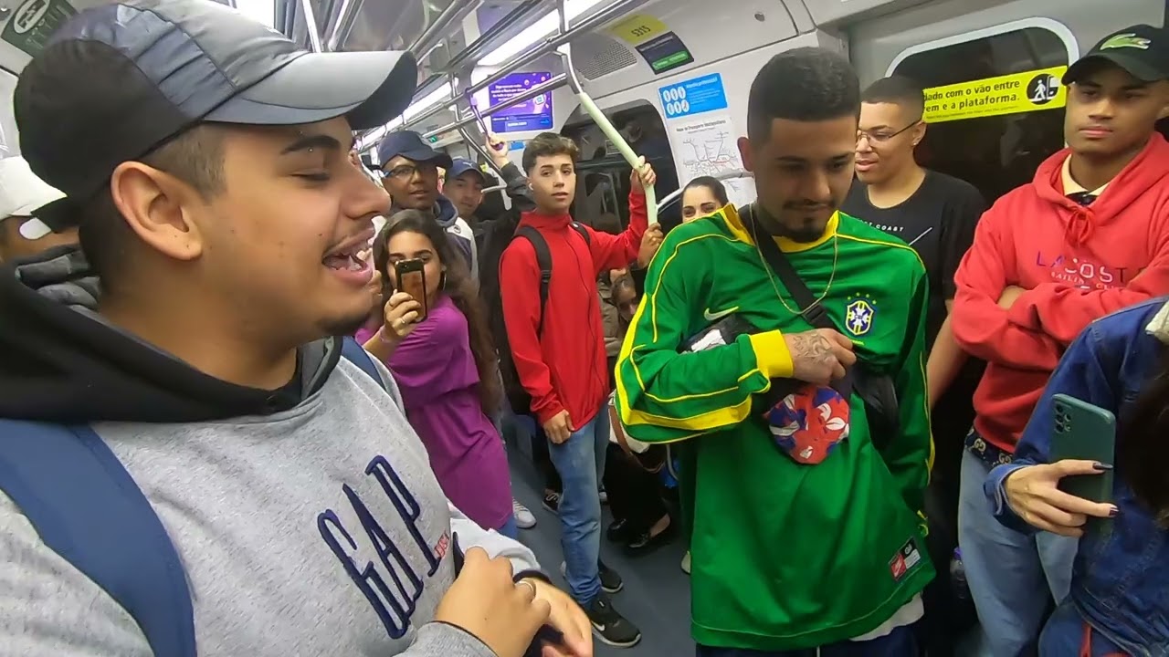 Rima no trem voltando do museu das favelas com estudantes da EE Prof. Renata Graziano