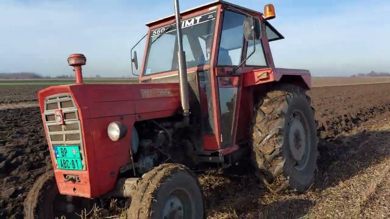 oranje januar 2023. god IMT 560 i IMT 757