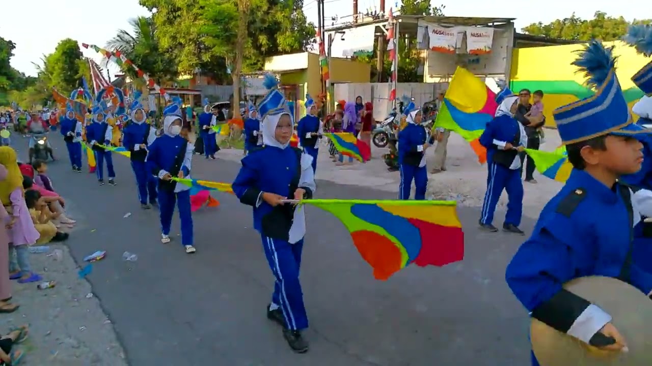 Drumband MTSN 8 Ngawi di Karnaval Ngrambe