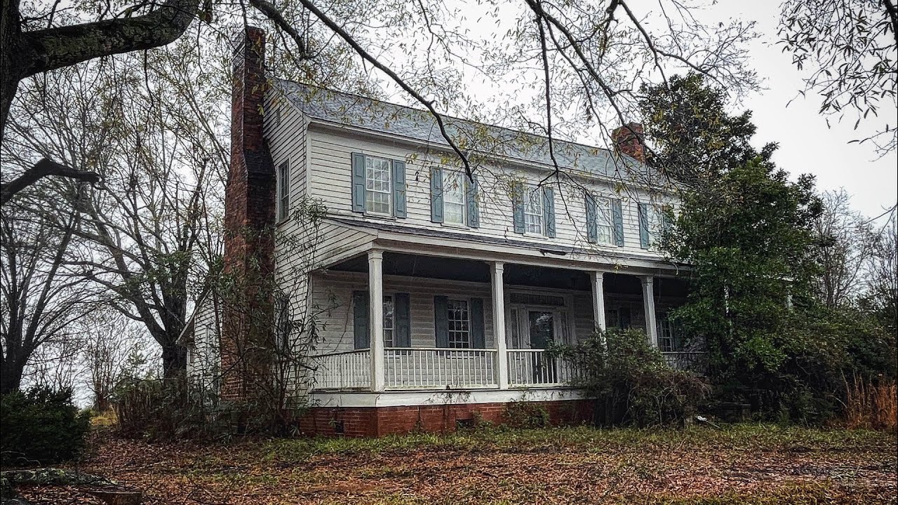 The Beautiful Abandoned 200 year old Lorena Plantation House in South Carolina Built in 1825
