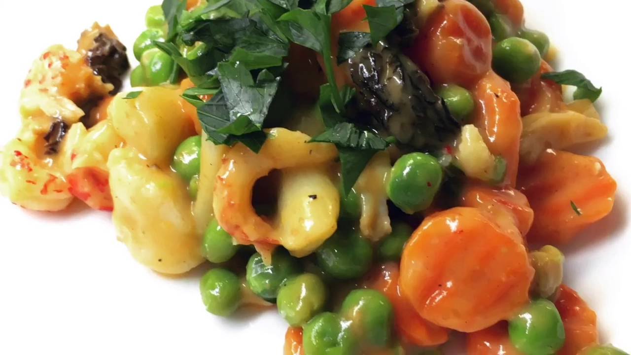 Leipziger Allerlei - colourful dish with crayfish and morrels