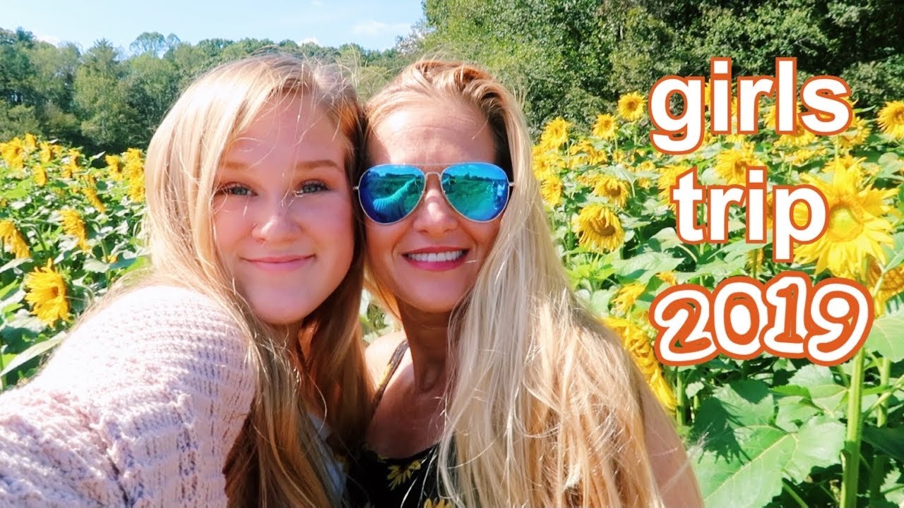 GIRLS TRIP 2019 - 13 girls in one mountain house