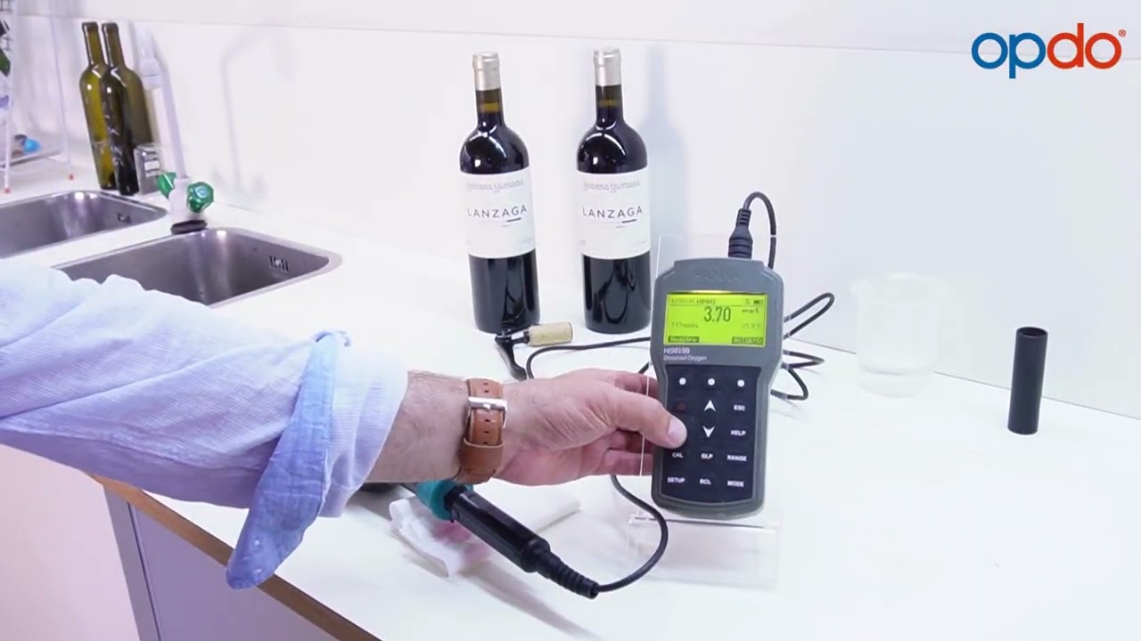 Video tutorial: cómo medir oxígeno disuelto en una botella de vino con el oxímetro HI98198 - opdo