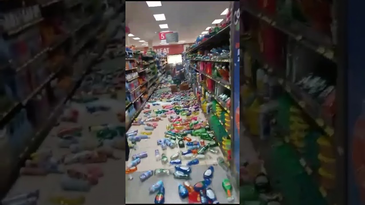 #look what earthquake did in Hilo supermarket #Just now