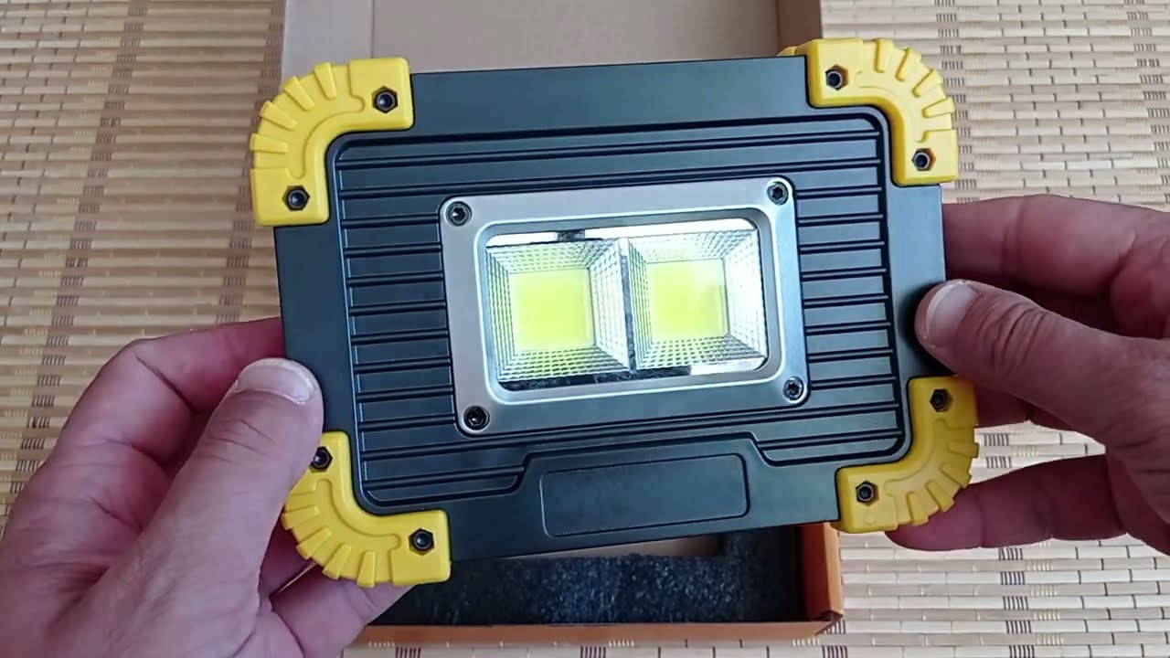 Прожектор туристичний кемпінговий світлодіодний L812-20W-COB+1W  Power Bank