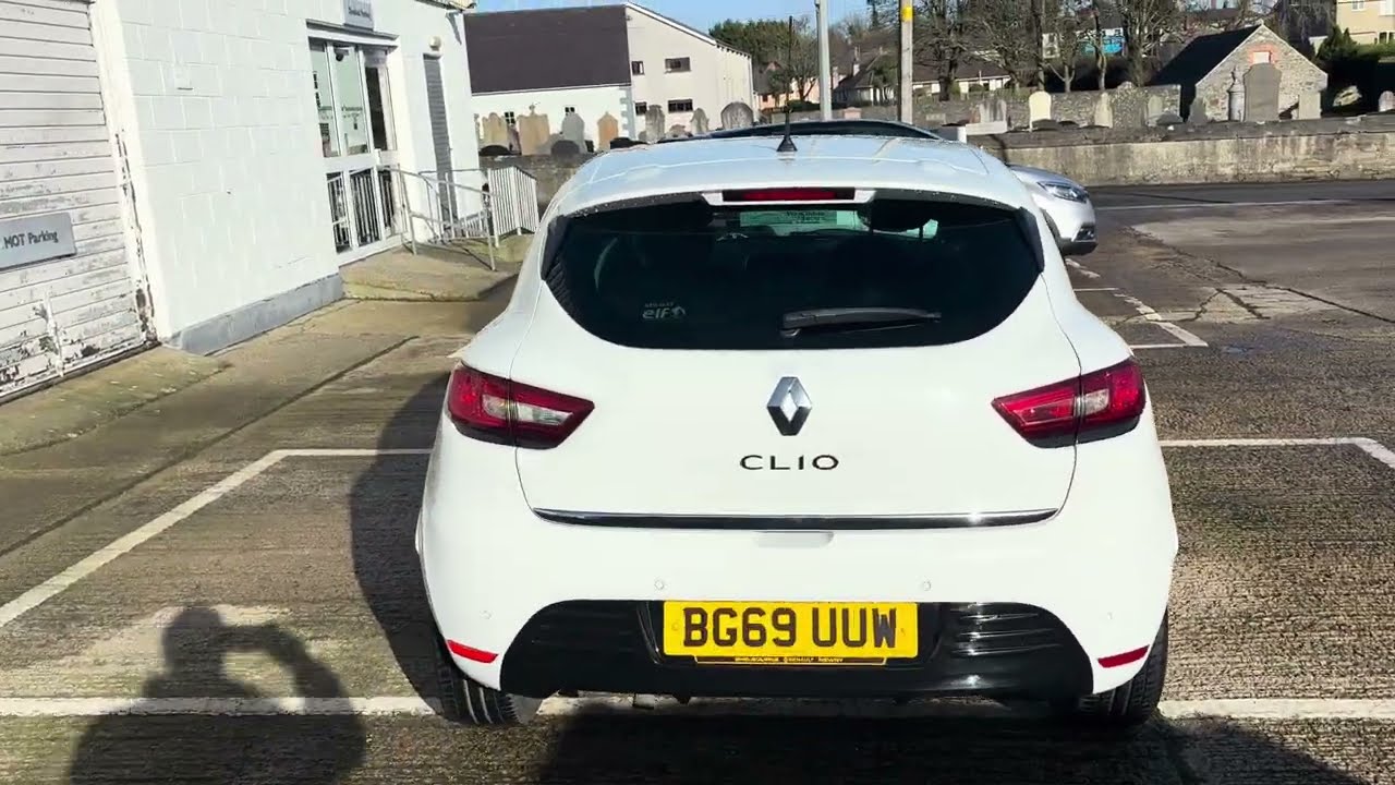 RENAULT CLIO ICONIC, Miles £33500 £8,750