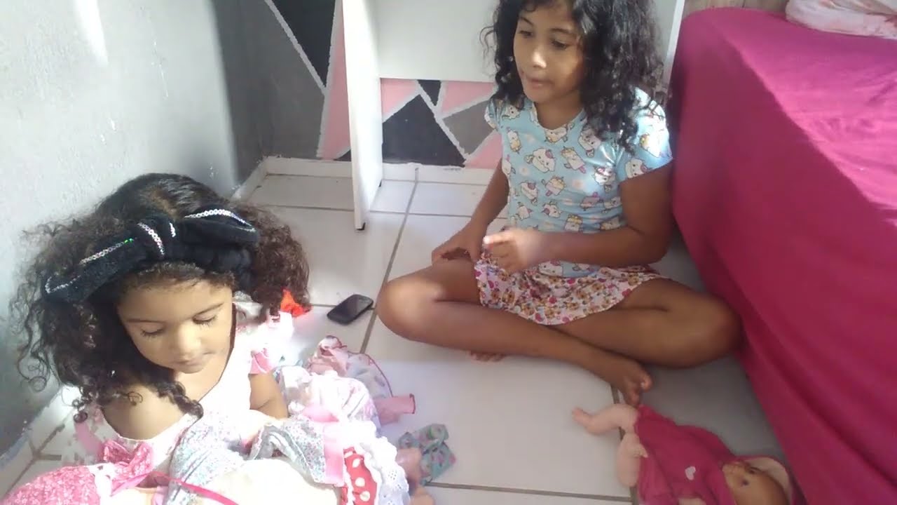 brincando de bonecas 🥰