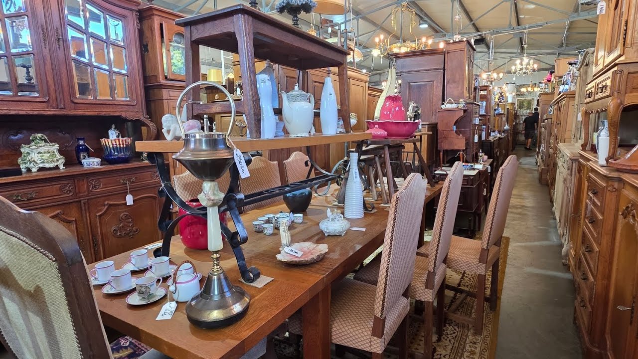 Produse restaurate în depozit de mobilă vintage #popestileordeni #bucuresti