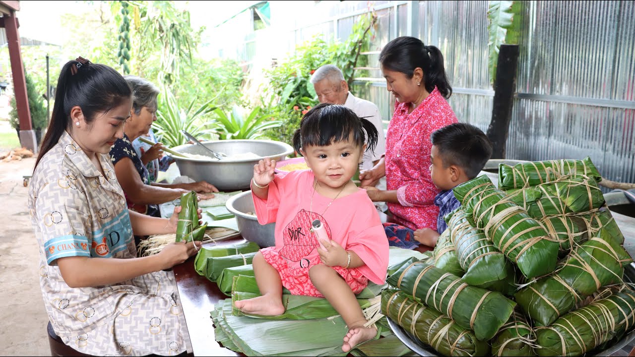 Have you ever made or eaten '' Nom Ansom '' ?  Cambodian traditional sticky rice banana leaves cake