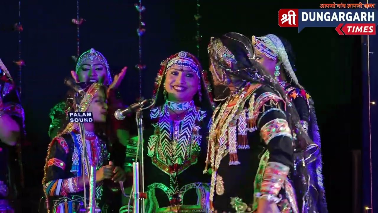 पद्मश्री गुलाबो ने बेटी व पोती के साथ दी अपलक निहारे जाने वाली प्रस्तुति दी, माटी का जताया आभार।
