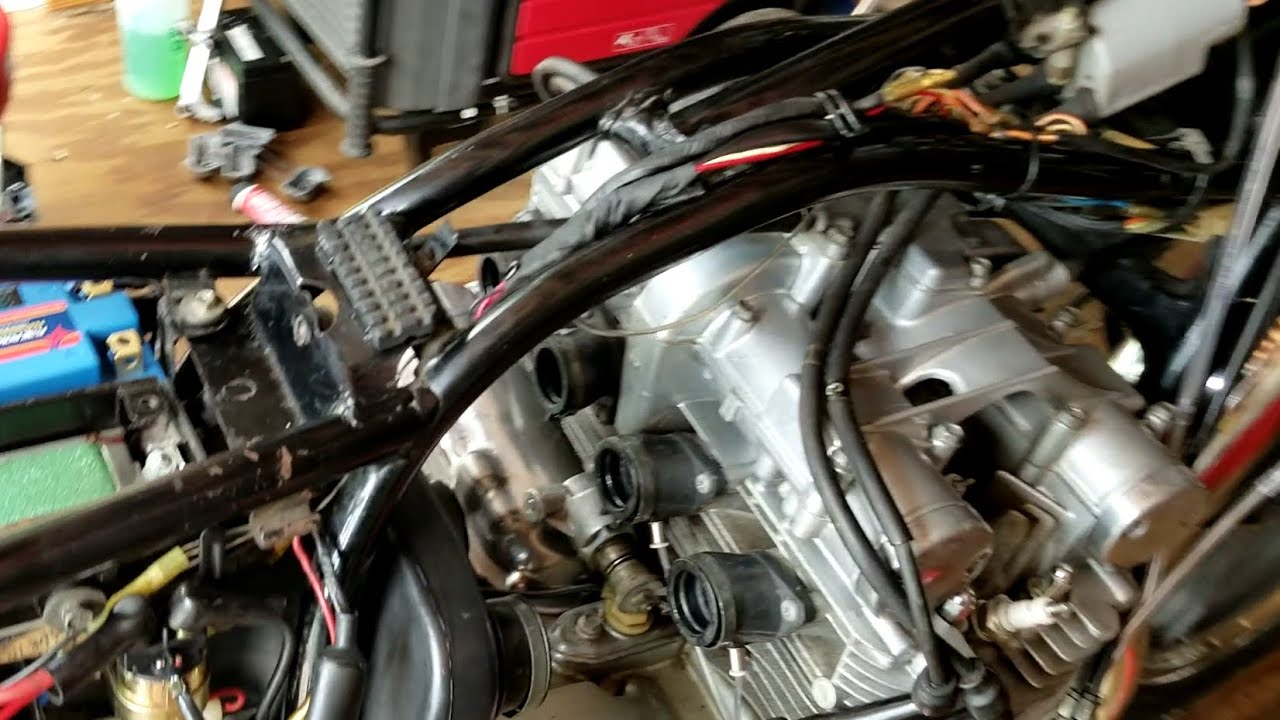1978 GS550 Ep#7: More Problems with Carburetor! Compression Check! Start On Valve Check!