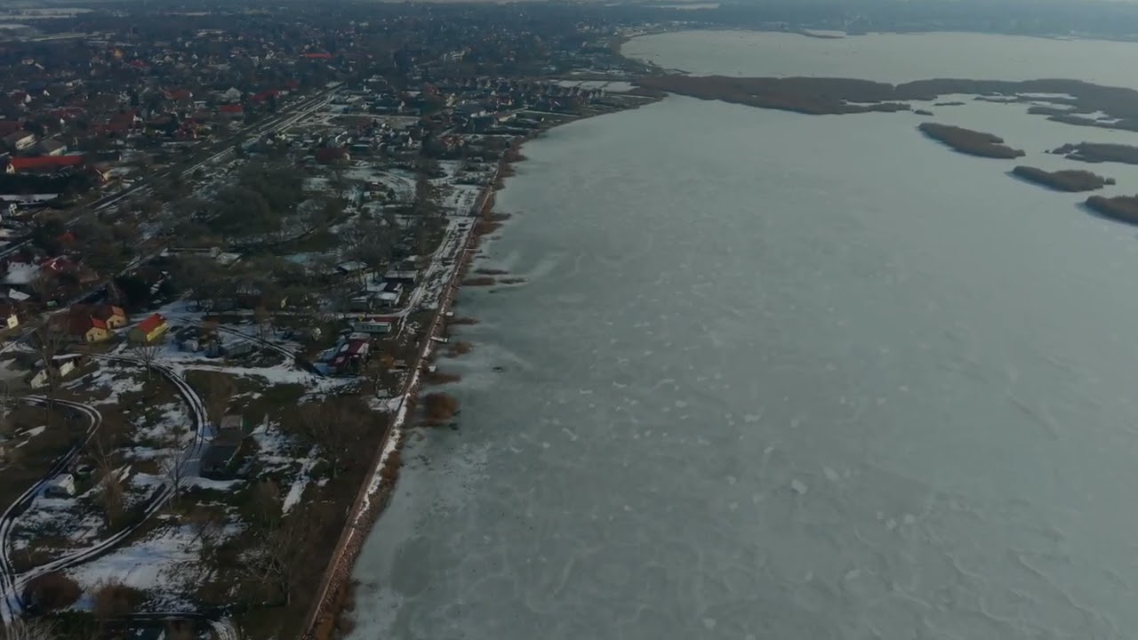 Velence, Északi strand és csónakkikötő télen.