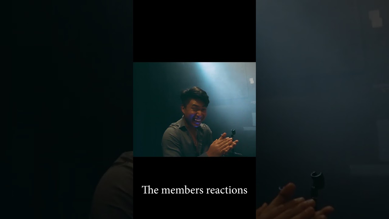 Oliver Kisses Fan on stage 😳🥰