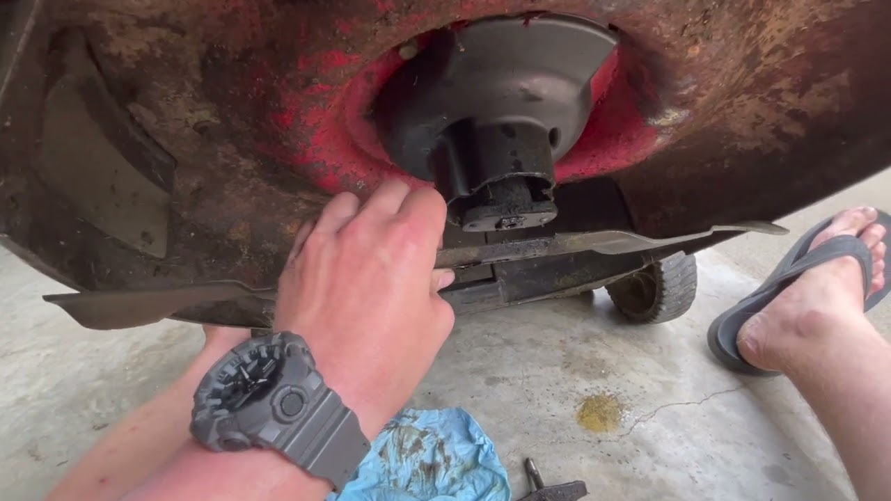 Never Install a Push Mower Blade UPSIDE DOWN Again (Don't make this mistake with your lawn mower)
