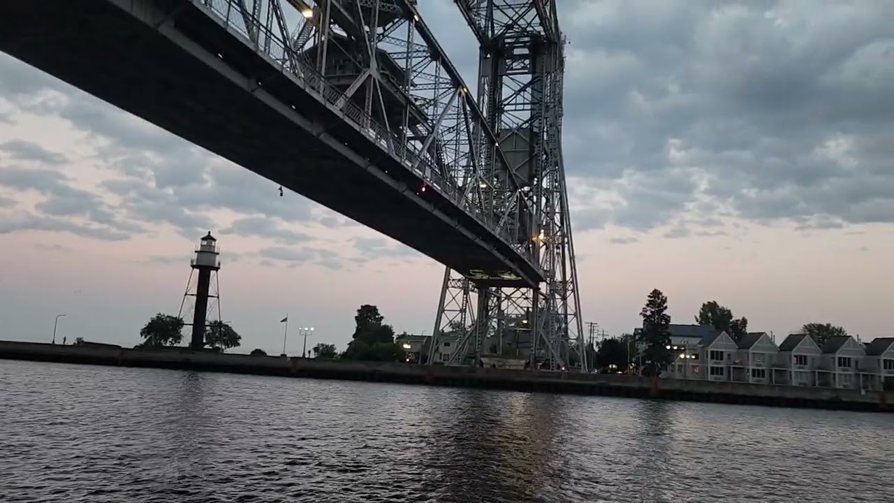 Lift Bridge in action