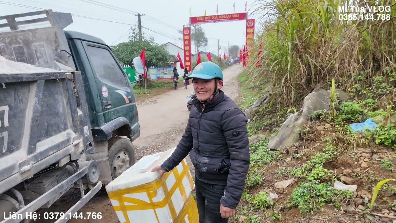 Bà Thơm Quảng Ninh Gửi Cá Và Gà Cho Các Anh Các Bác Ban Quán Lý Thôn Ăn Tết.Mí Tủa VLOG