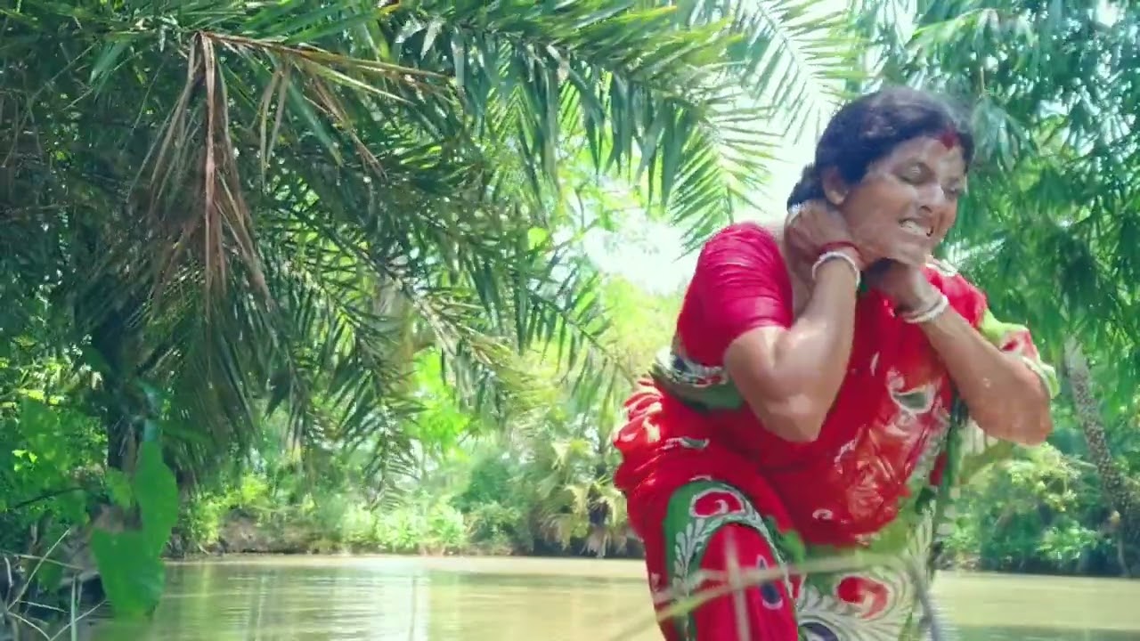 অনেক দিন পর বর্ষা কালে পুকুরে স্নান করলাম 🥰 