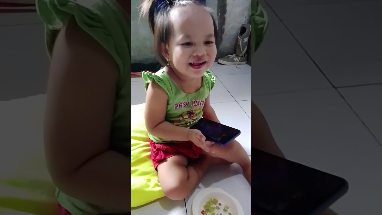balitaku LG gibak sama mama nya 😂😂😂🤣😋