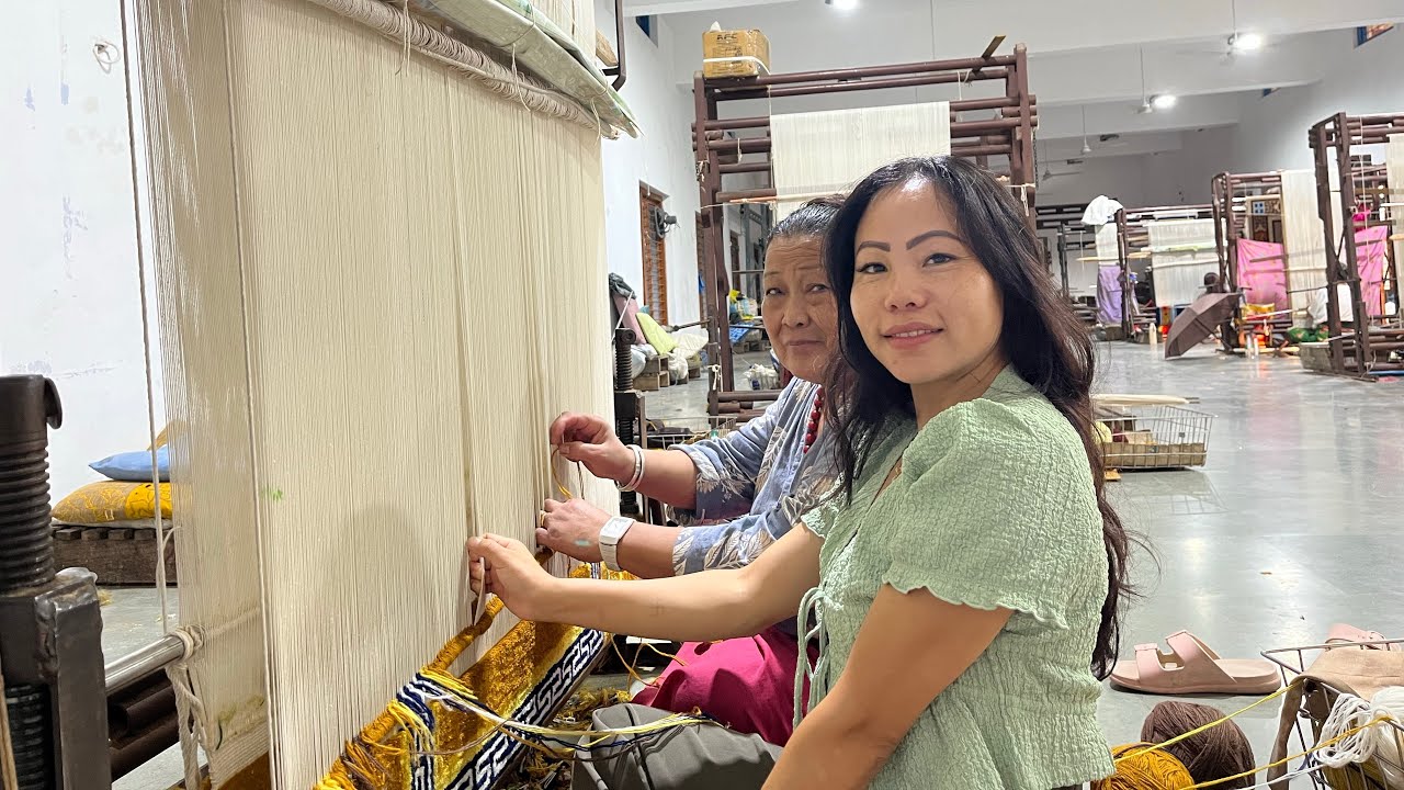 Tibetan traditional carpet weaving and Handicraft products at🧵🪡✨| Rajpur settlement 🤩💗#tibetanvloger