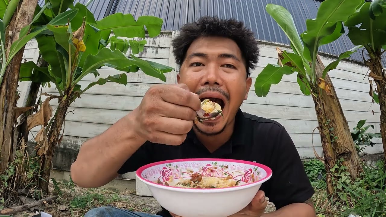 ร้านข้าวเ้หนียว ปลาดุกทอด แคบหมู แกงมัดถุง