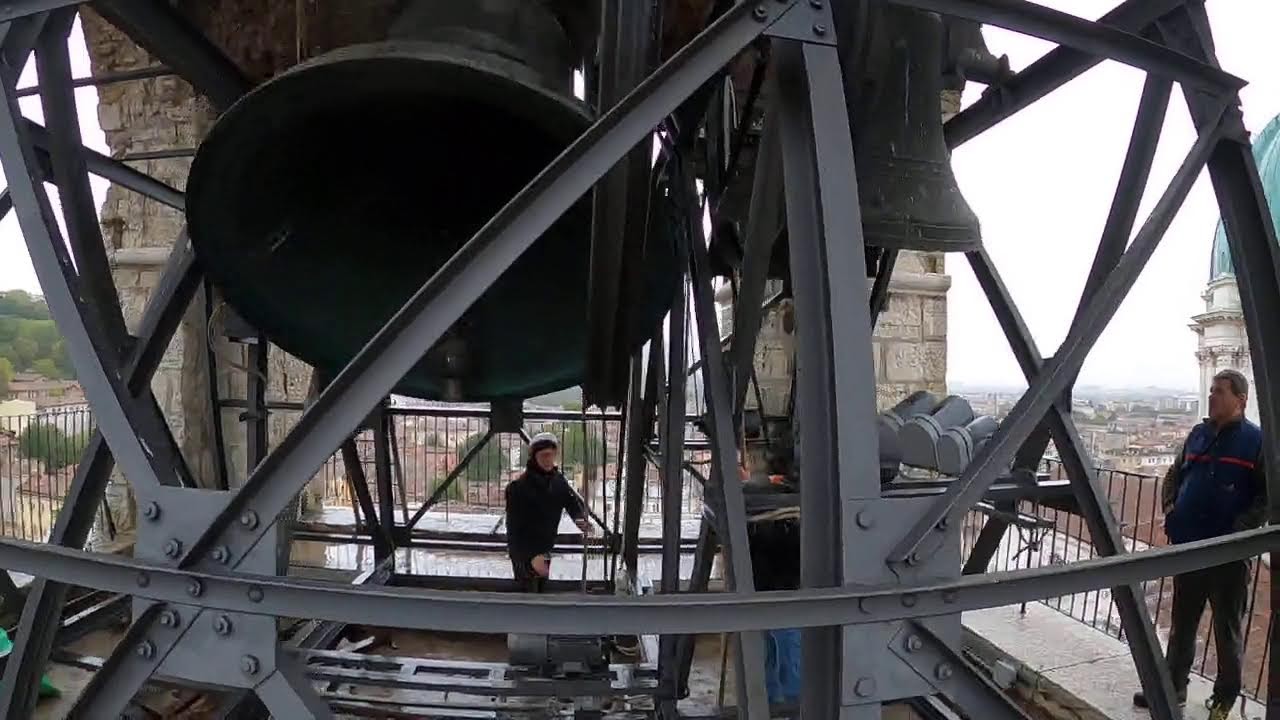 Concerto di campane per la Commemorazione dei Defunti. Brescia. Torre del Pegol.