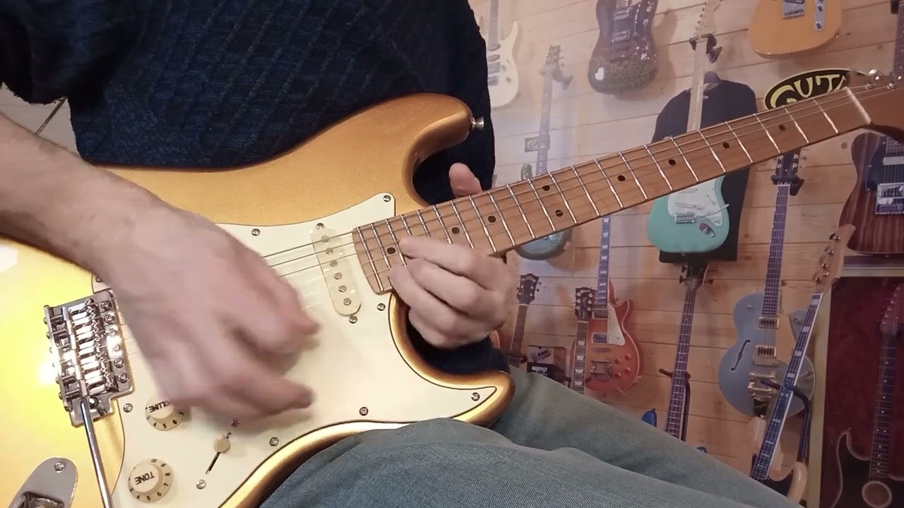 Jet JS300 Gold - wonderful gold color for the best beginner strat !
