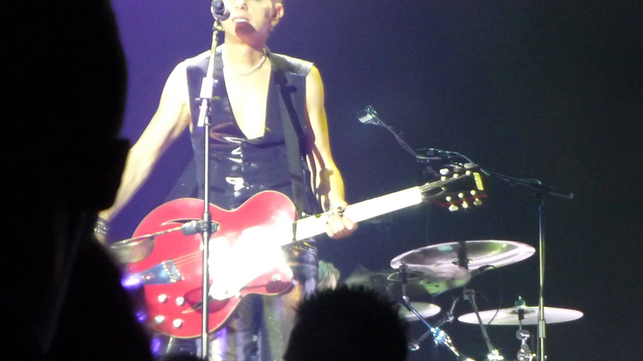 Depeche Mode Only When I Lose Myself London O2 Arena 29-5-13 (HD) Martin L. Gore