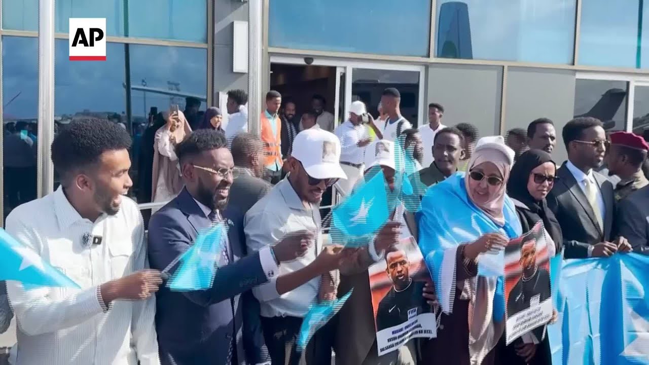 Somali World Cup referee denied entry to U.S. arrives home to hero's welcome