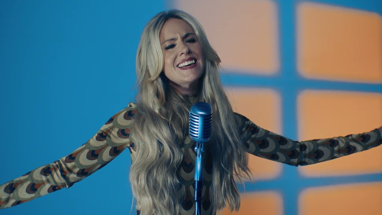 ‘Nobody Loves Me Like You’ Laura Evans, Official Video