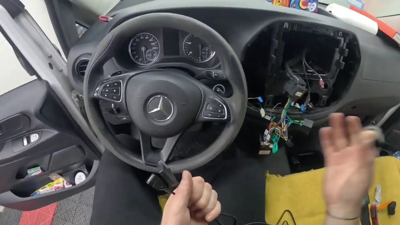 Как установить Android-магнитолу на Mercedes Vito w447 с камерой заднего вида