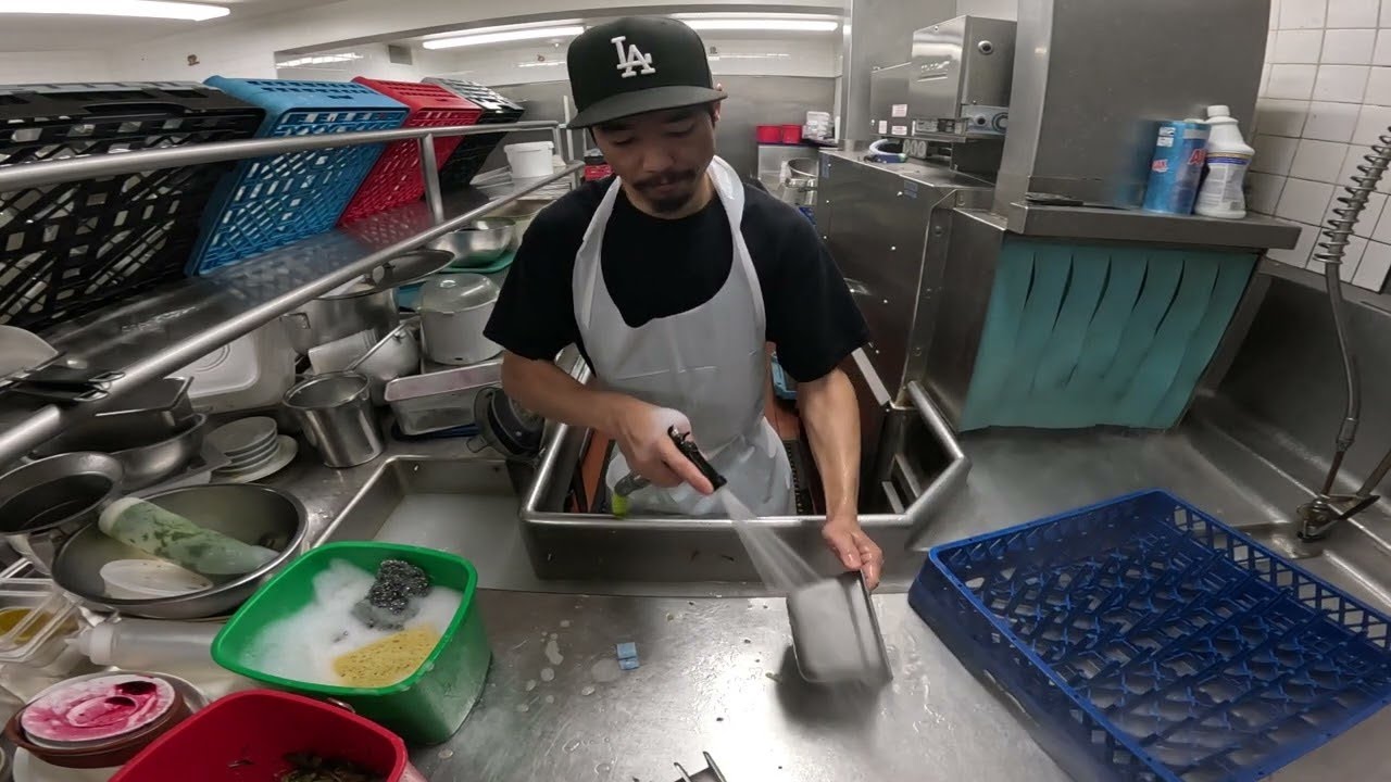 UCLA Student Secretly Works as Campus Dishwasher